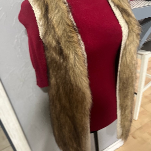 Venus faux fur vest size xs - Picture 2 of 3